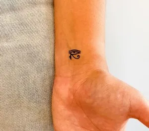 h&igrave;nh xăm mắt của thần Horus